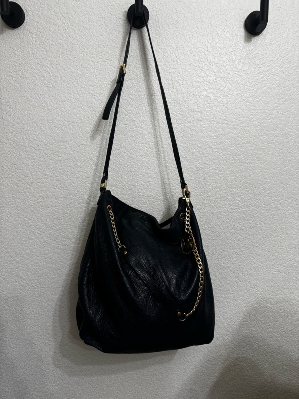 Michael Kors- Navy Blue Leather Shoulder Bag with Gold Chain Accent